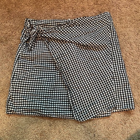 Cute Checkered Wrap-Skirt - Picture 1 of 5